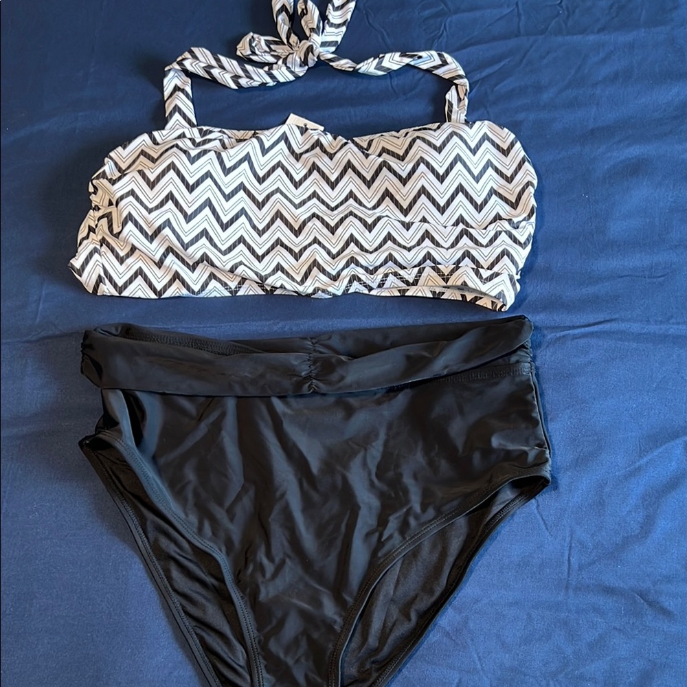 Cupshe Black and White Chevron Bikini Set